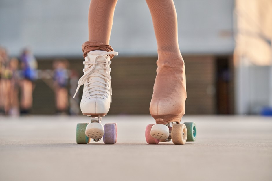 como frenar con patines de 4 ruedas